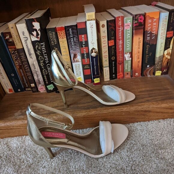 ISAAC mizrahi New York gold and ivory leather ankle strap stiletto heels  8 nwob - Picture 2 of 7